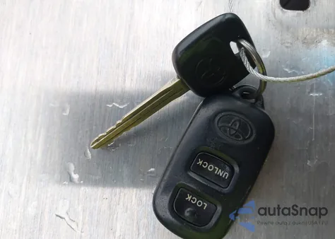 2004 Toyota Corolla Le z USA, uszkodzony, nr VIN 2T1BR32E94C317618